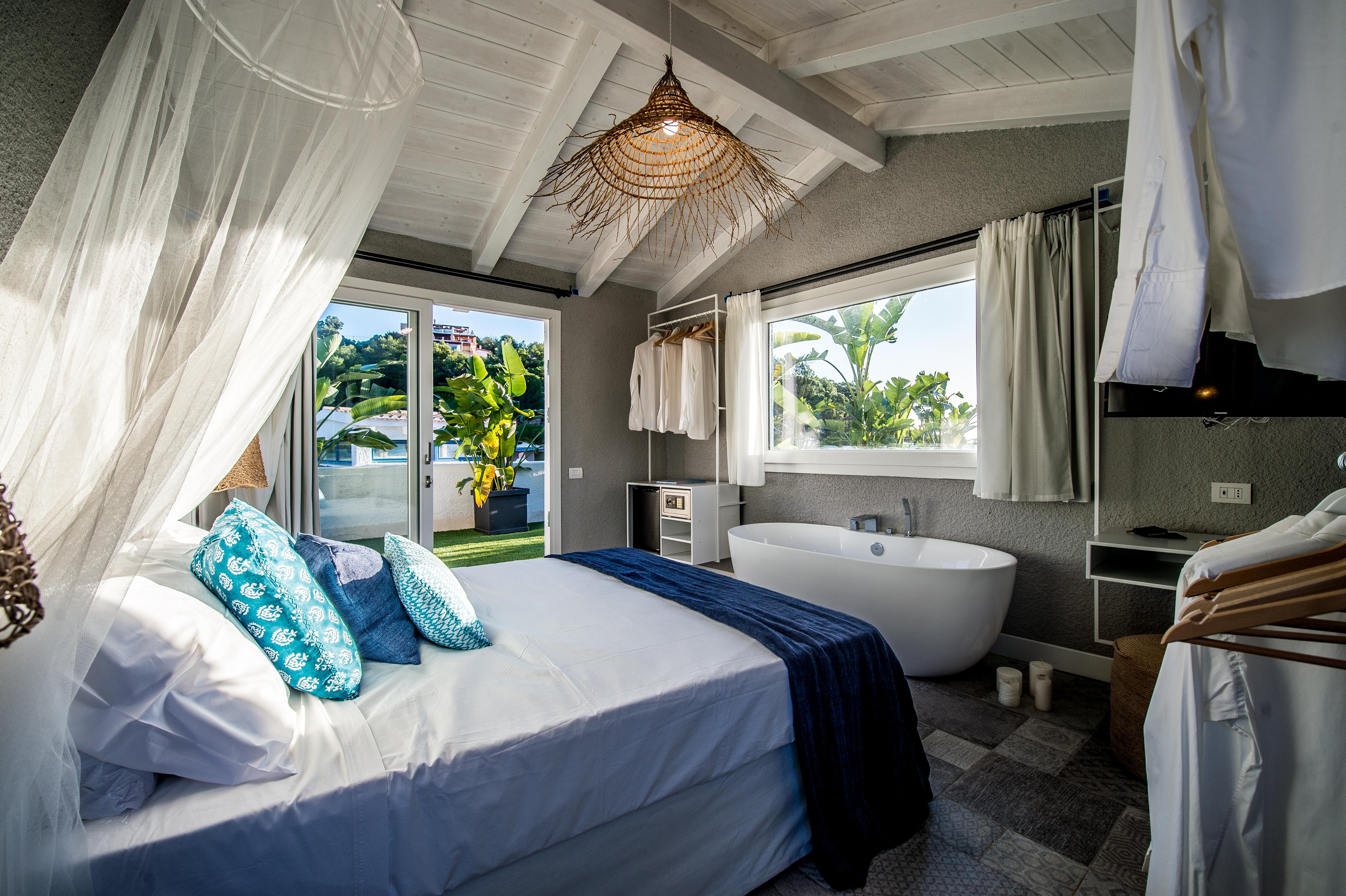 Boutique Hotel Capo Blu Santa Margherita di Pula Exteriör bild