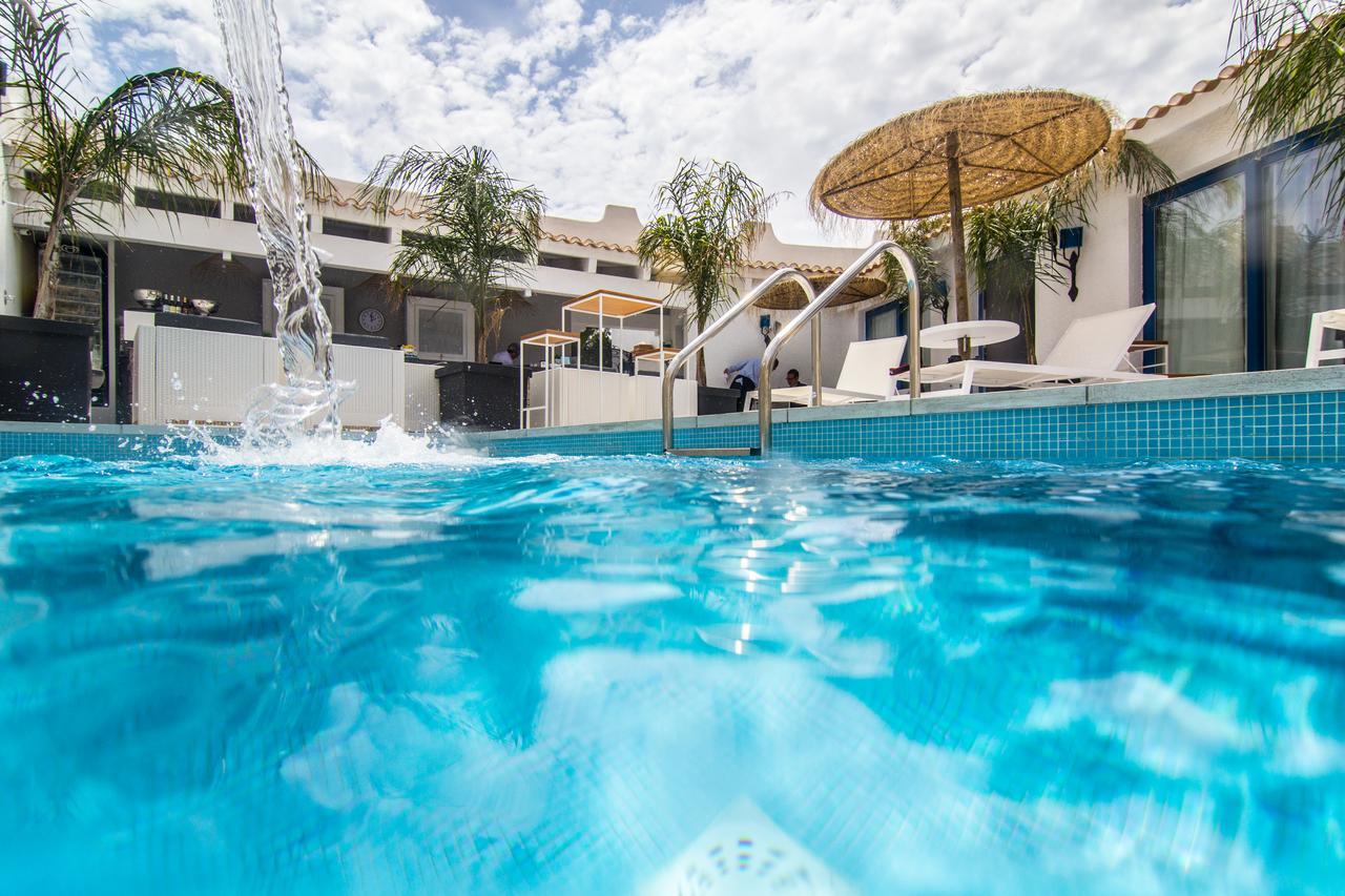 Boutique Hotel Capo Blu Santa Margherita di Pula Exteriör bild